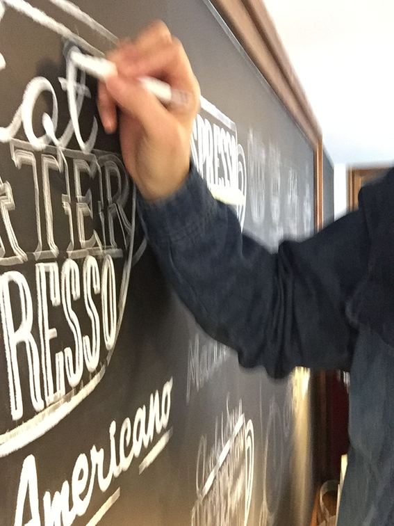 「velo café」店舗内　黒板壁直筆イラスト