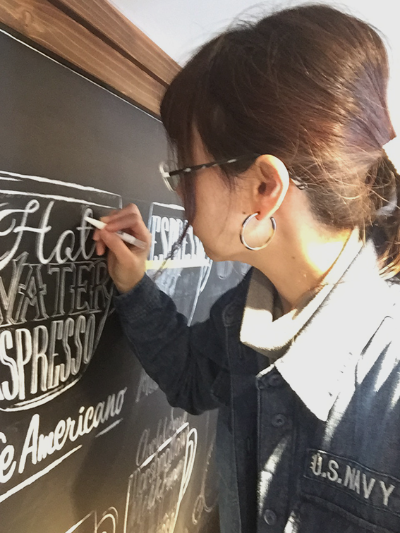 「velo café」店舗内　黒板壁直筆イラスト